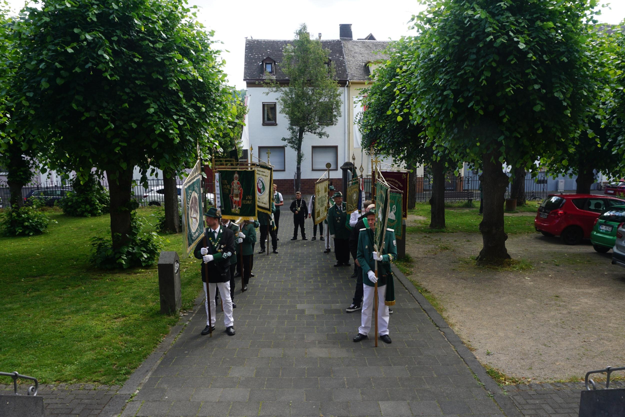 18 Fahnen DJT
