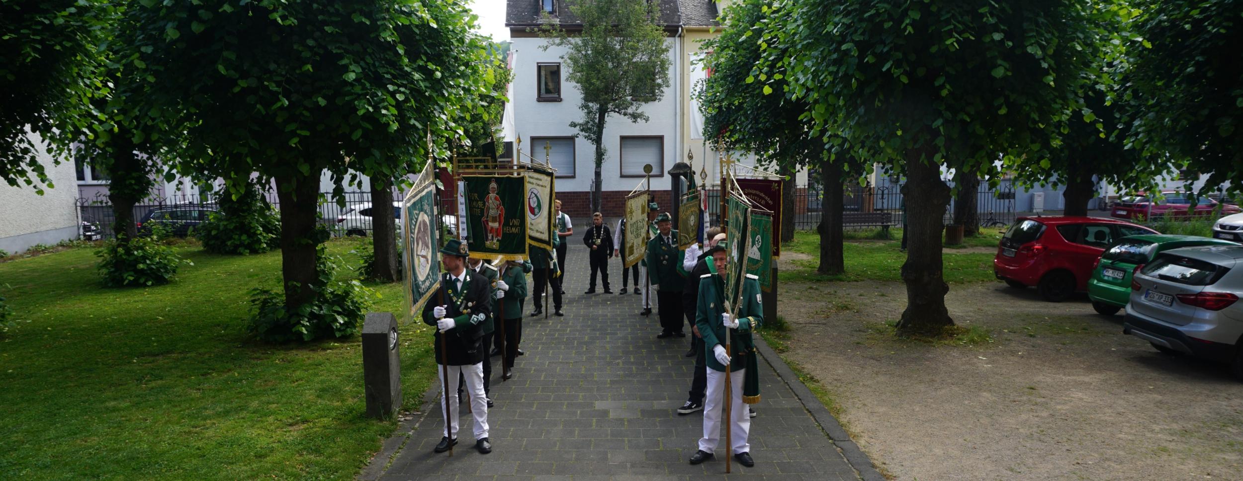 18 Fahnen DJT
