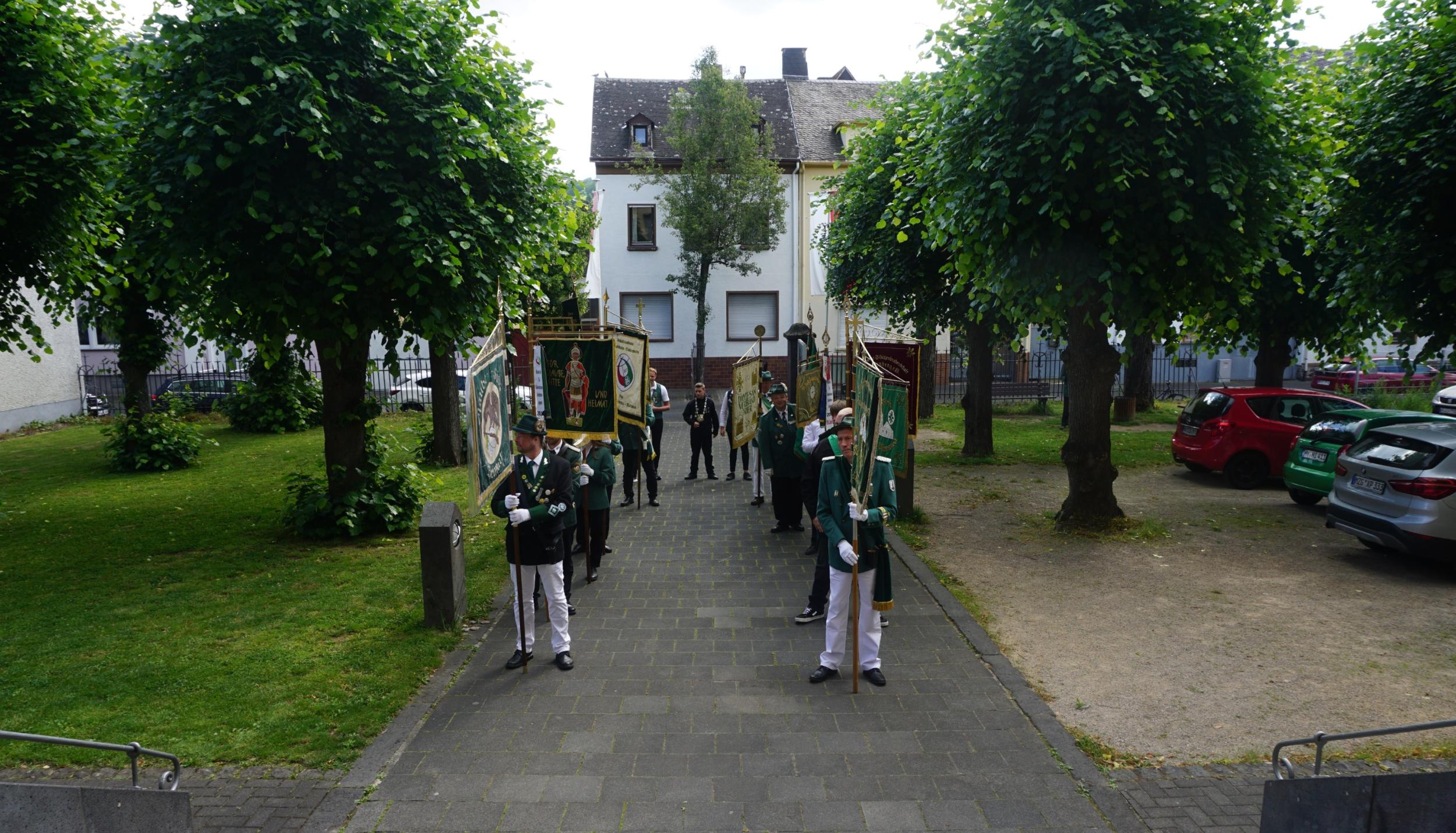 18 Fahnen DJT