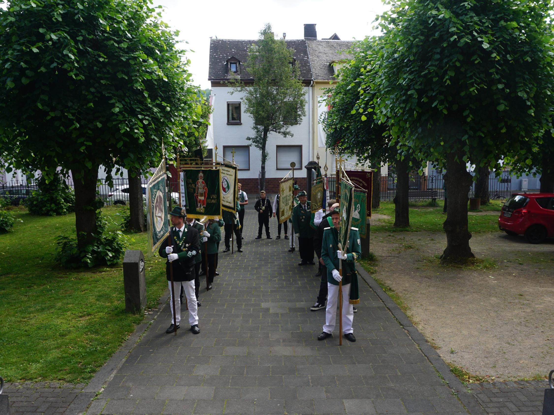 18 Fahnen DJT